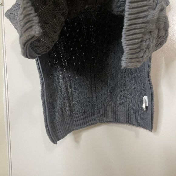 VINCE. gray crochet cable knit sweater full zip poncho vest size medium - Picture 4 of 6